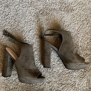 bar III • Army Green Open Toe 5 inch Heel • Size 7 • Worn Once